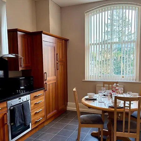 Luxury Racecourse With Parking Apartment