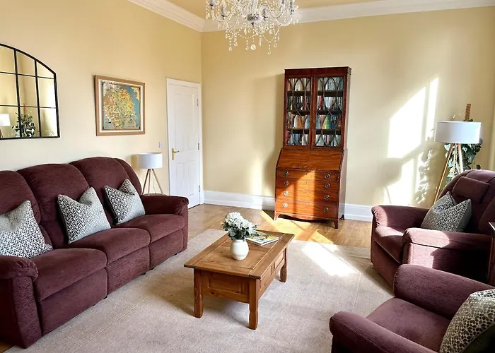 Luxury Racecourse With Parking Apartment *
