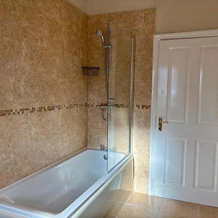 Luxury Racecourse With Parking *