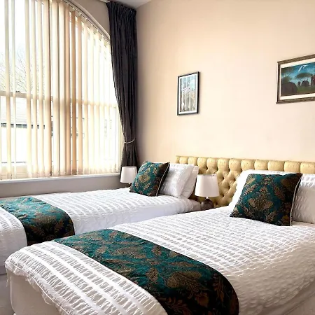 Luxury Racecourse With Parking *