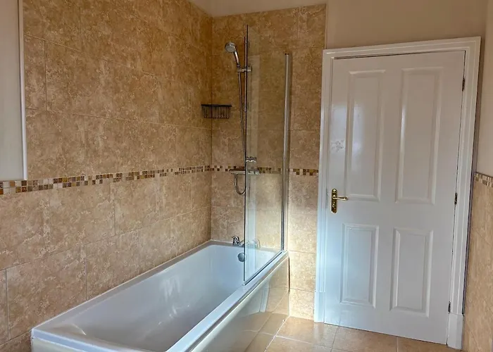 Luxury Racecourse With Parking *