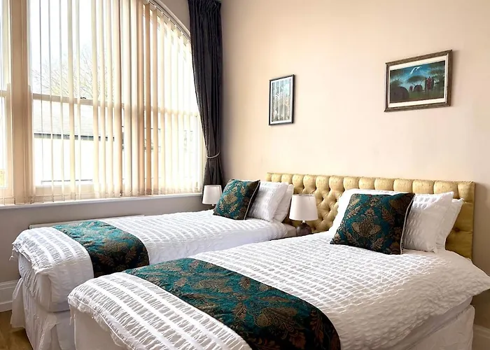 Luxury Racecourse With Parking *